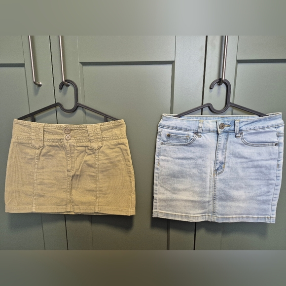 Two Mini Skirts Set - Picture 2 of 16